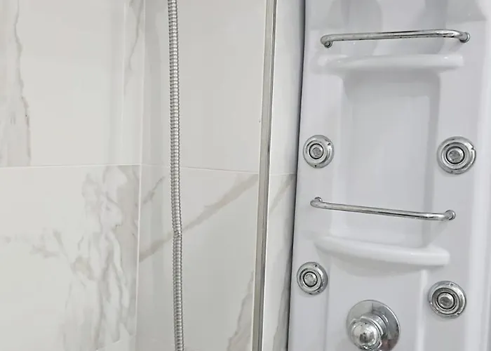 And Holidays 丰希罗拉